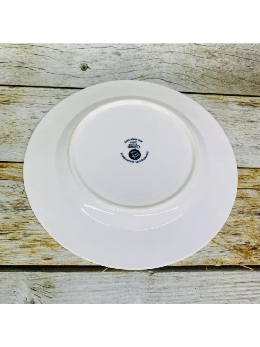 Gibson Everyday NOBILIS White Embossed Laurel Porcelain Salad Lunch Plates Set 2